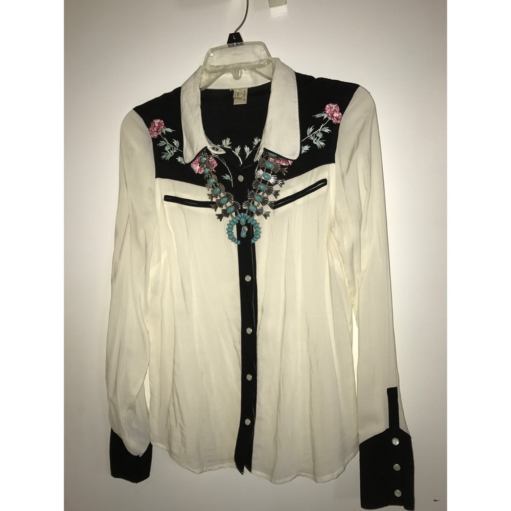 GIMMICKS @BUCKLE RODEO PEARL SNAP BLOUSE
