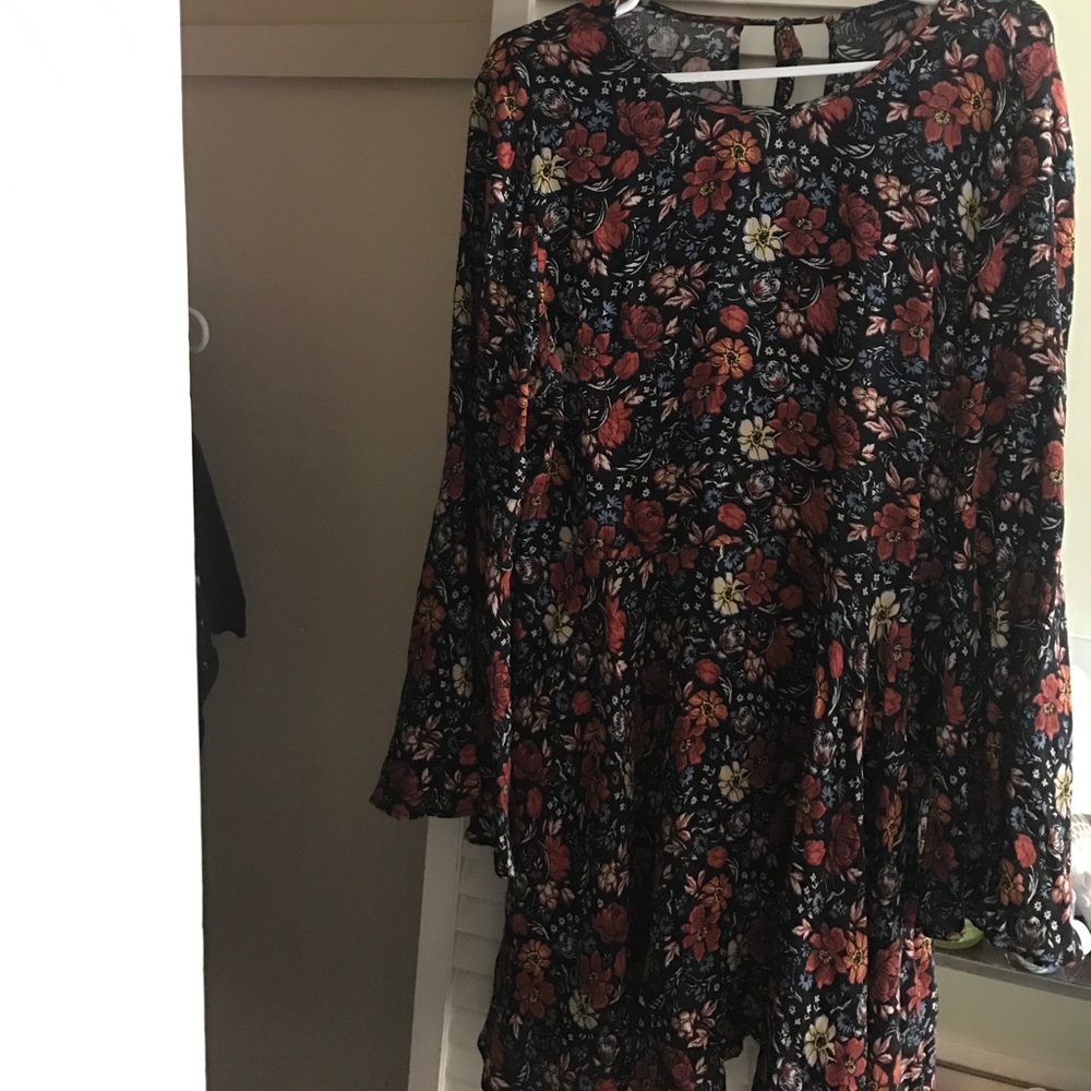American eagle bell sleeve dress