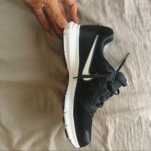 Black Nike Downshifter 6 shoes