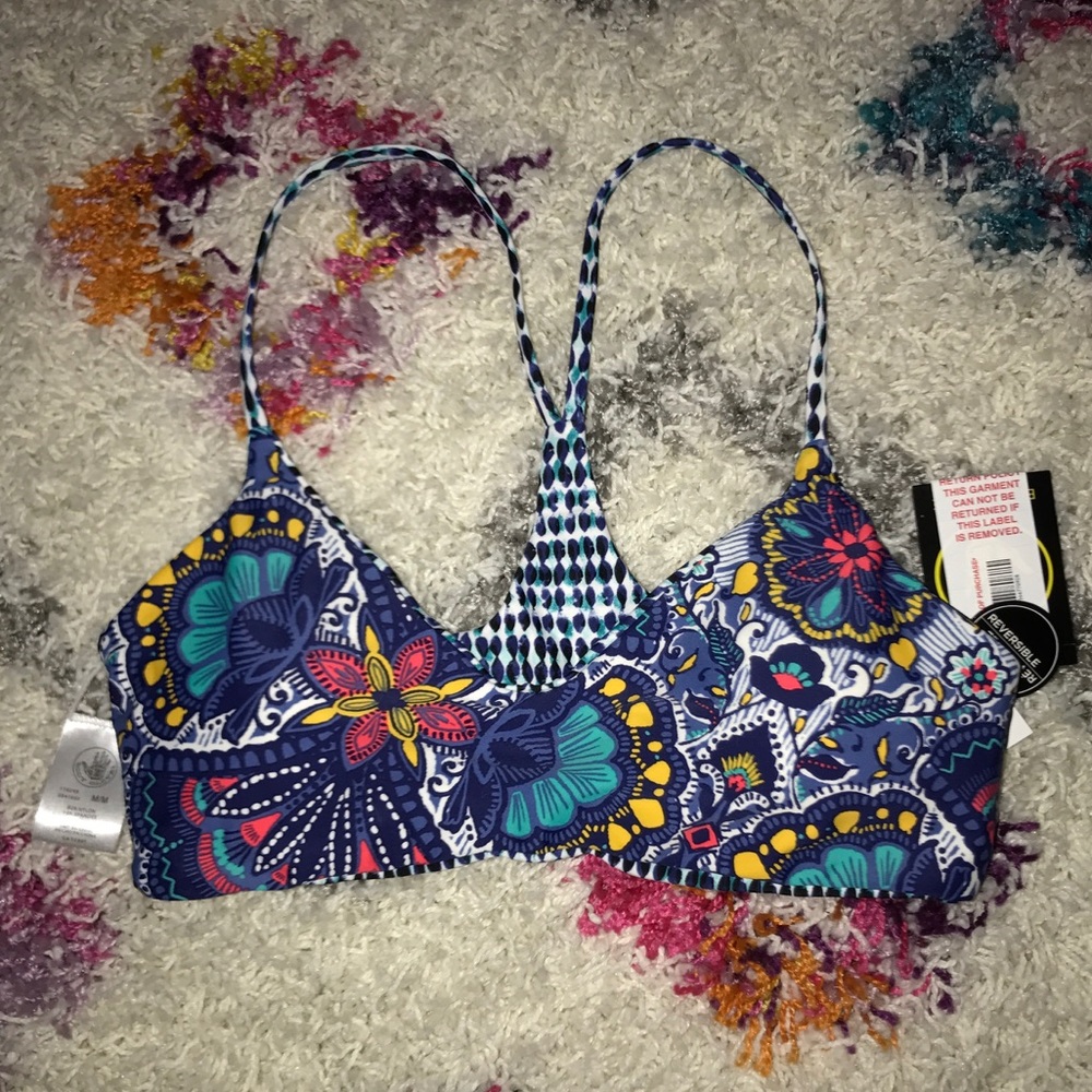 Body Glove reversible swim top size M