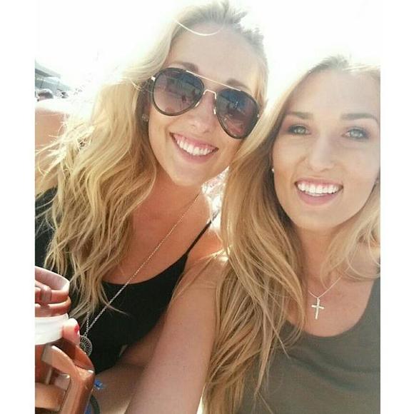 Meet your Posher, Mckenzie - Picture 1 of 1