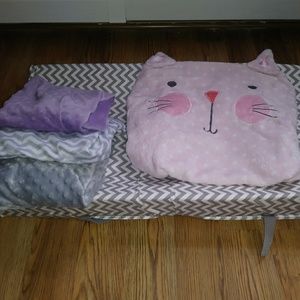 Changing table pad and 4 fitted sheets