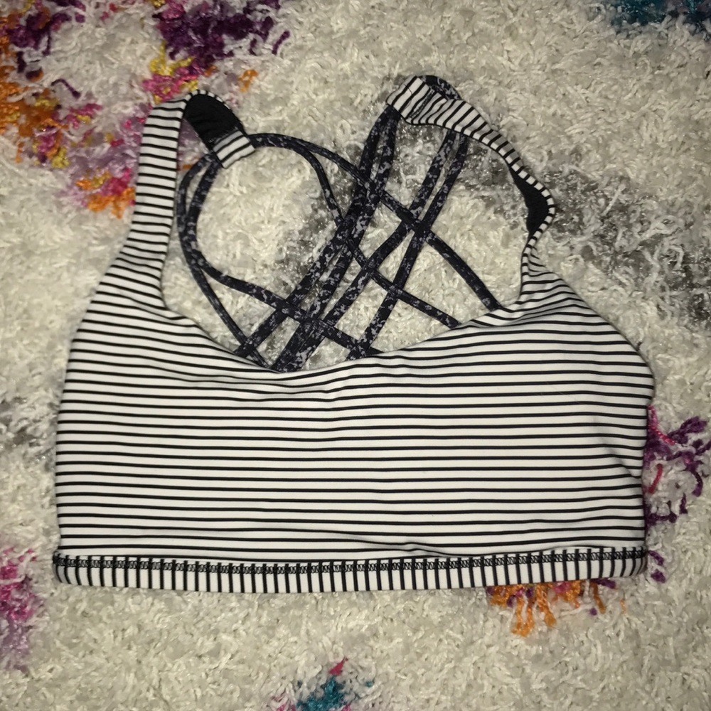 EUC Lululemon free to be wild bra size 4