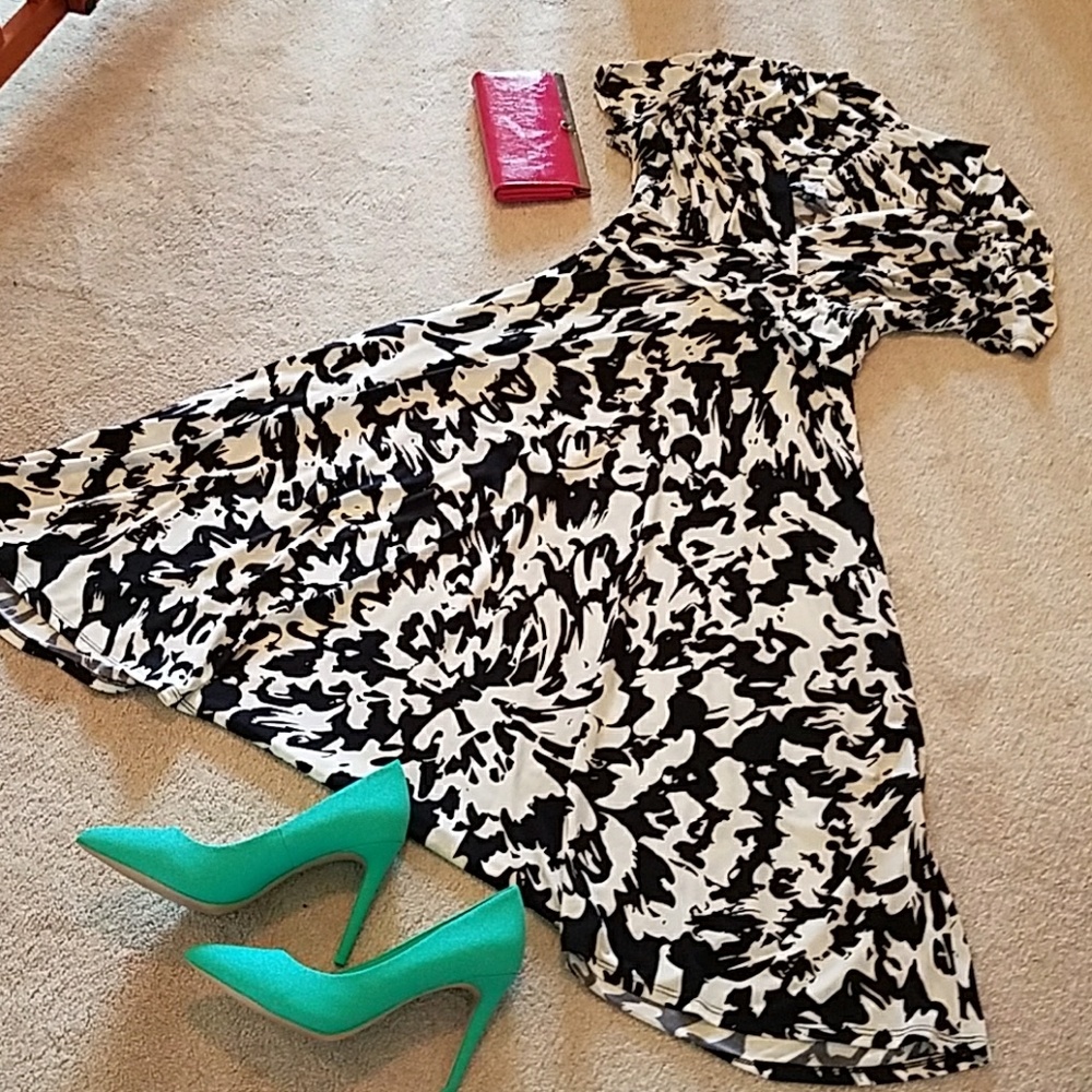 Lily Black and white abstract floral tea dress