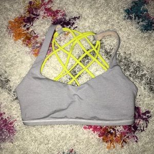 Lululemon free to be wild bra size 4