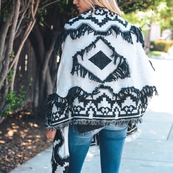 Last One!! Frayed Edge Blanket Scarf - Picture 2 of 4