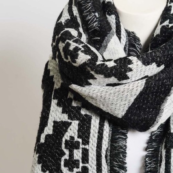 Last One!! Frayed Edge Blanket Scarf - Picture 3 of 4