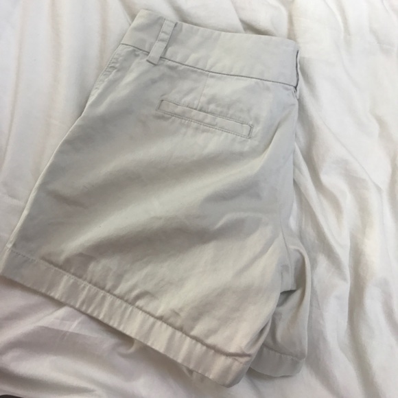 Vineyard Vines Khaki Shorts - Picture 4 of 4