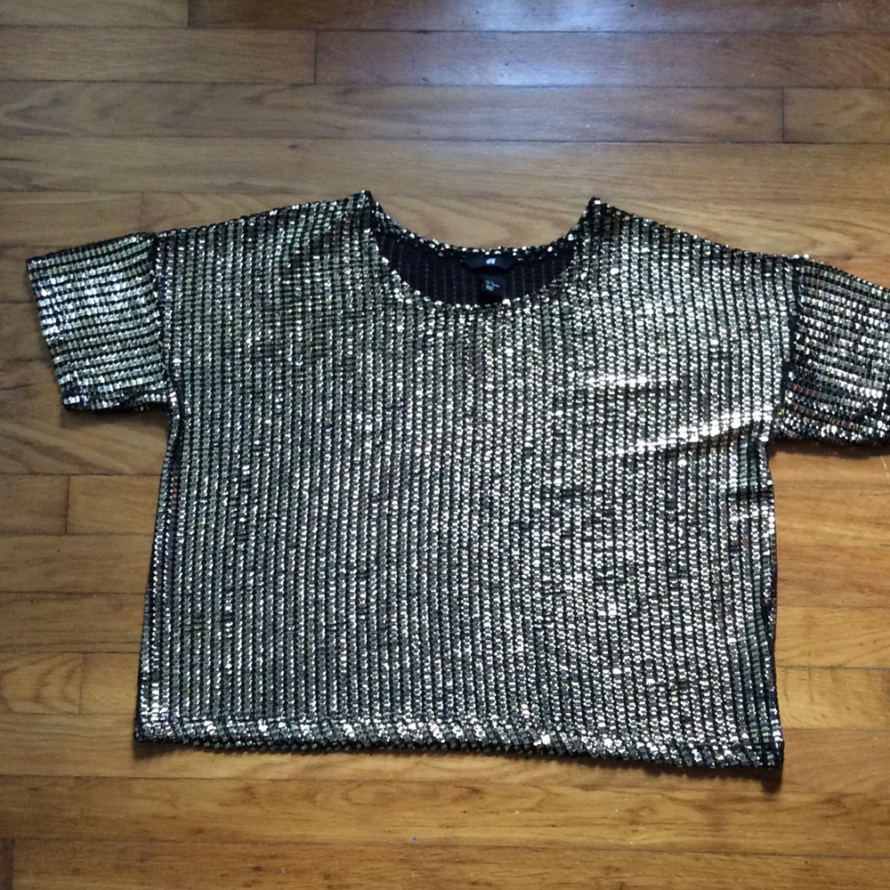 H&M Oversized Gold Top. Size XS