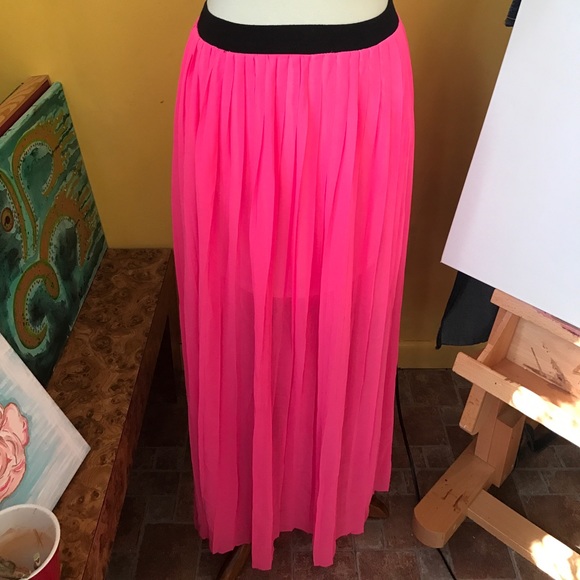 Hot Pink Pleated Maxi Skirt - Picture 2 of 4