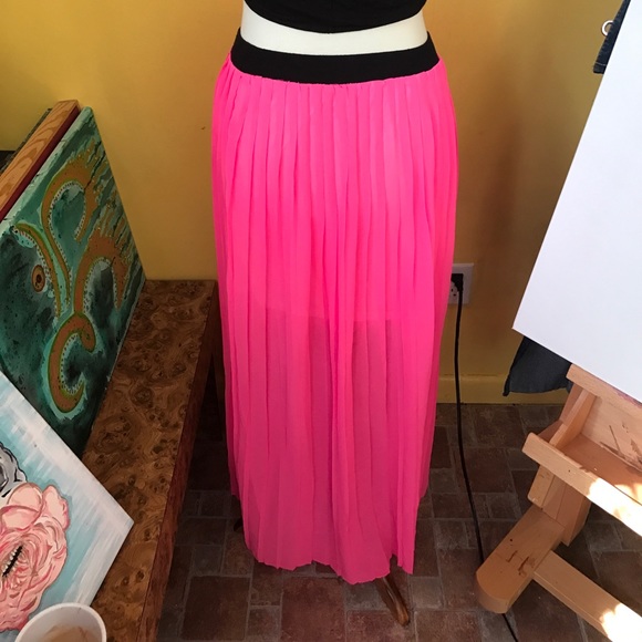 Hot Pink Pleated Maxi Skirt - Picture 3 of 4