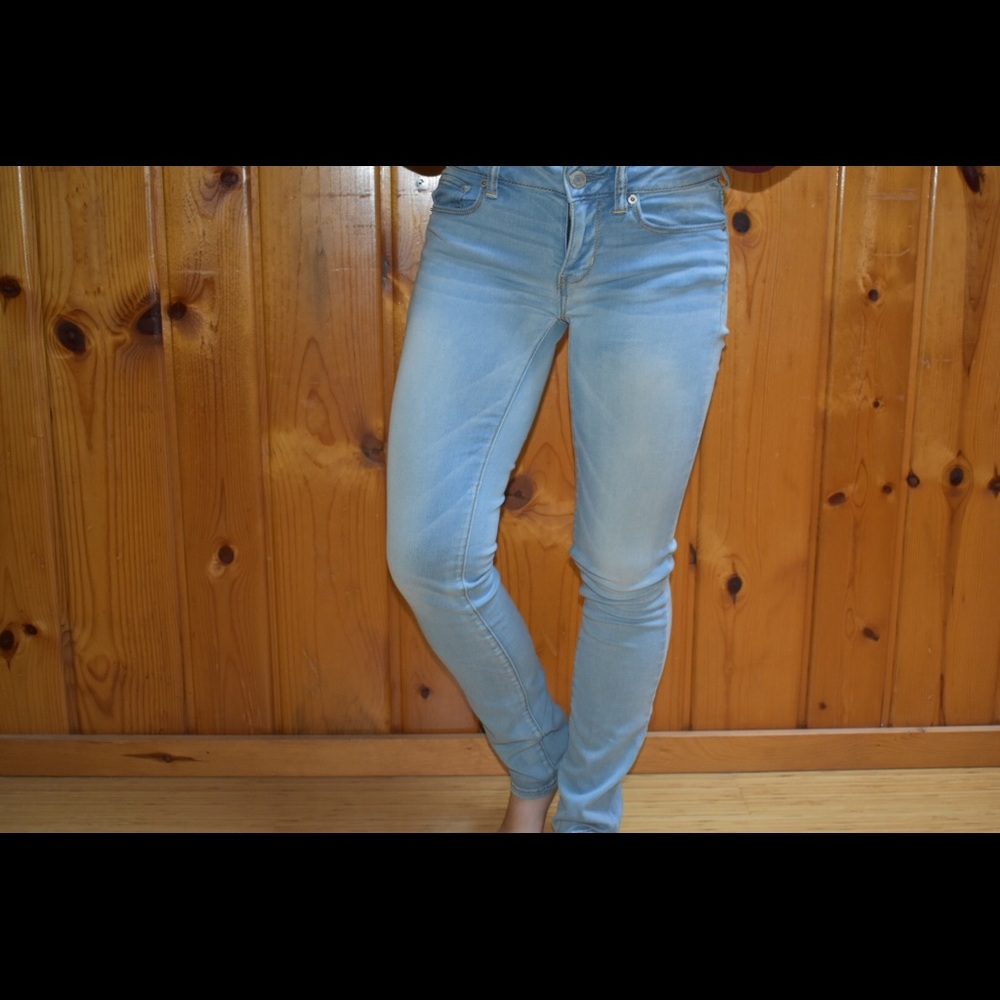 Light-wash jeggings