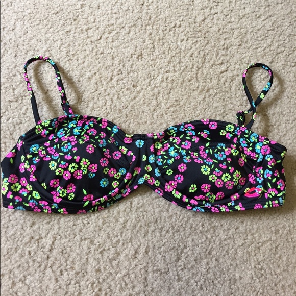 Billabong bikini with 2 different tops! - Picture 3 of 5