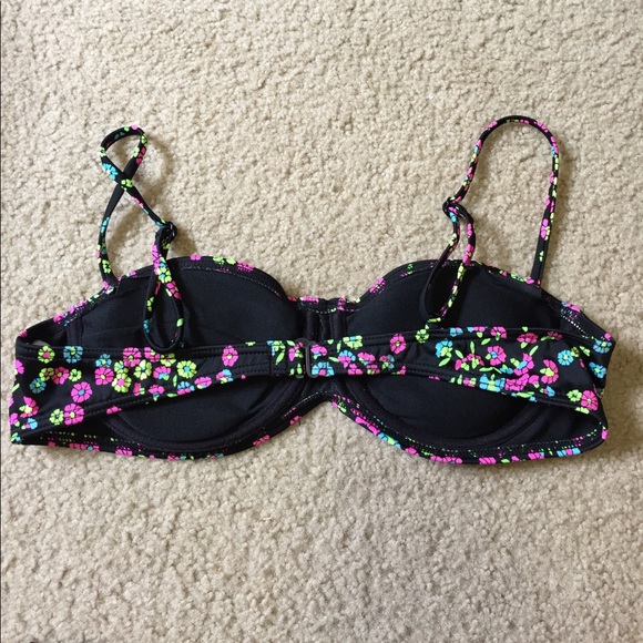 Billabong bikini with 2 different tops! - Picture 4 of 5