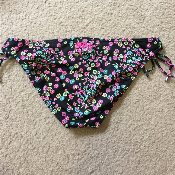 Billabong bikini with 2 different tops! - Picture 5 of 5