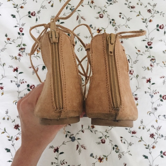 Laced Cut-Out Flats - Picture 4 of 6