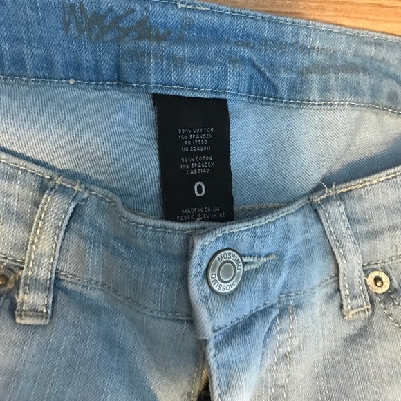 Lightwash Ripped Jeans - Picture 3 of 3