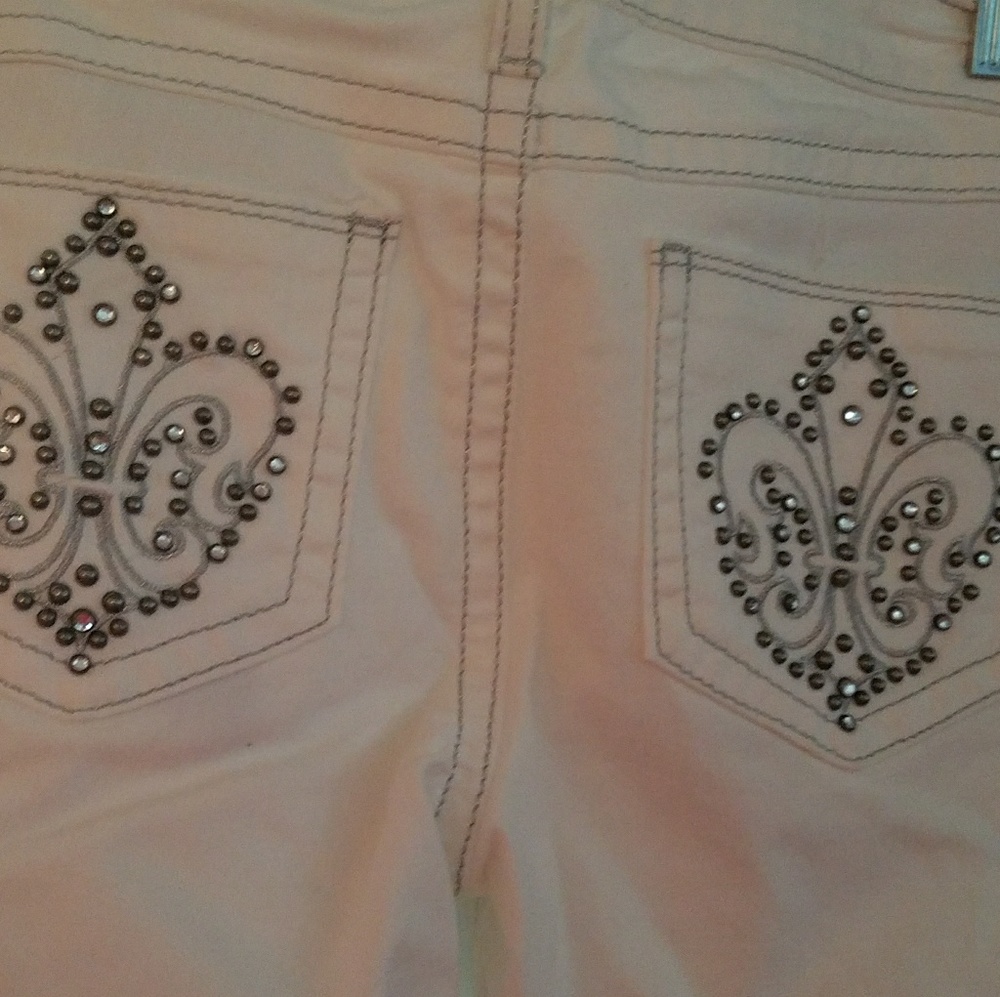 Very cute Rock 47 by Wrangler jeans