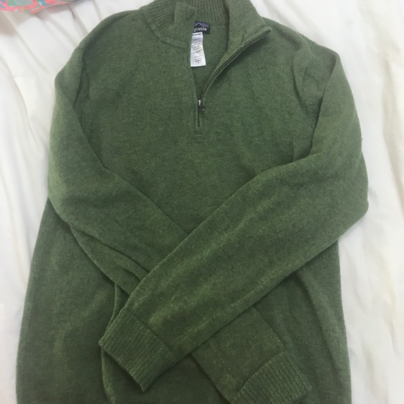 Green Vineyard Vines Sweater - Picture 3 of 4