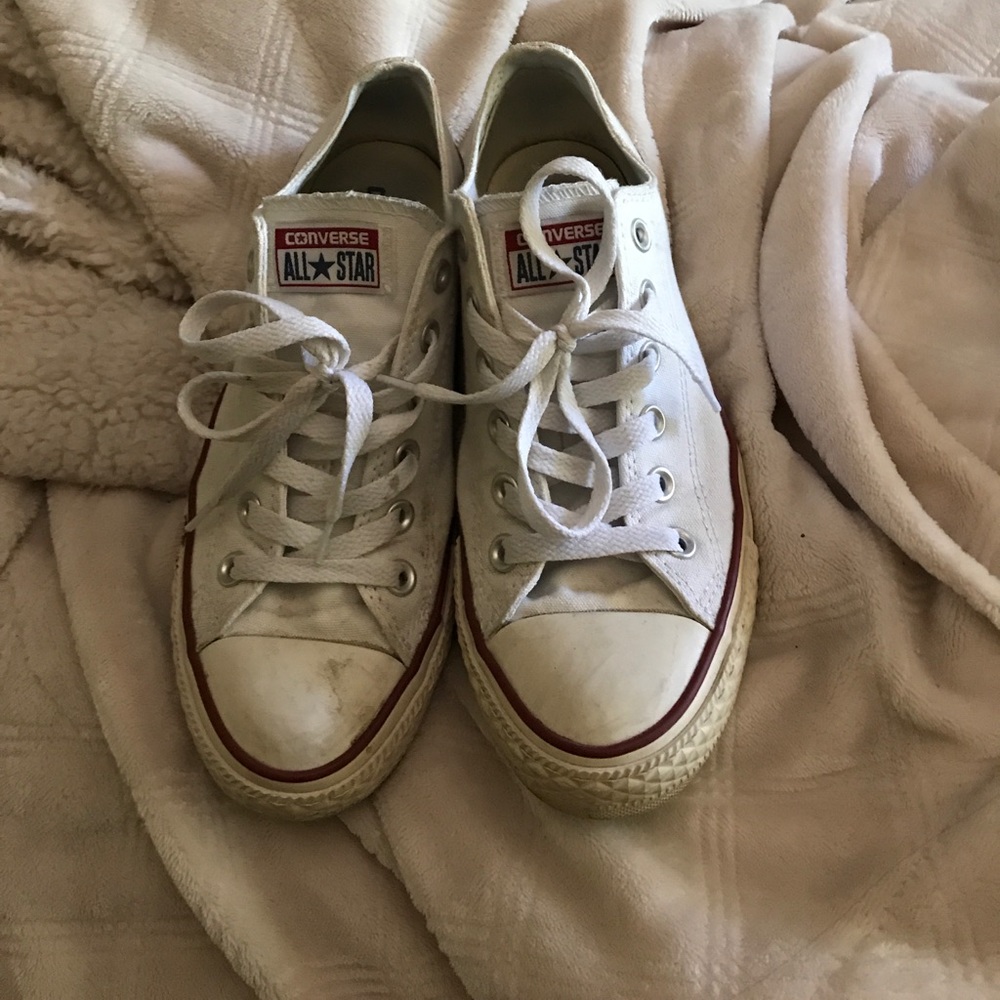 Lightly worn converse!