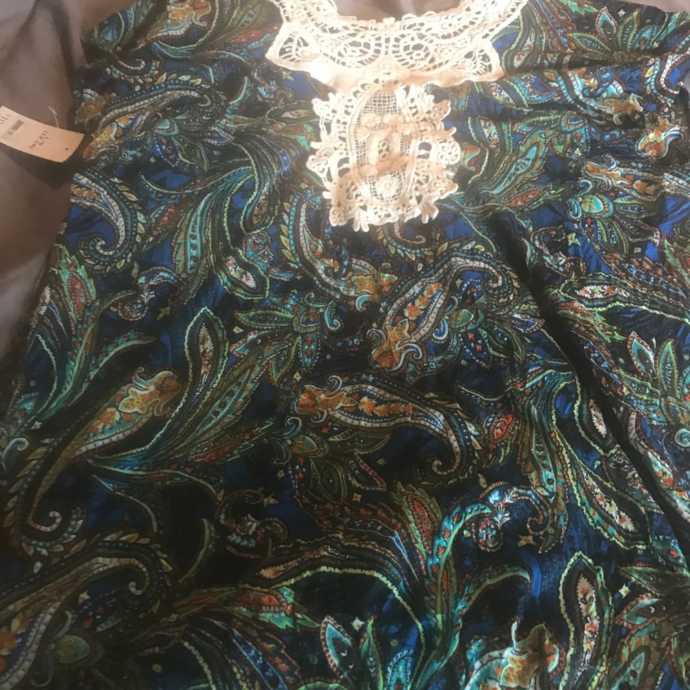 Faded Glory v-neck  paisley peasant top
