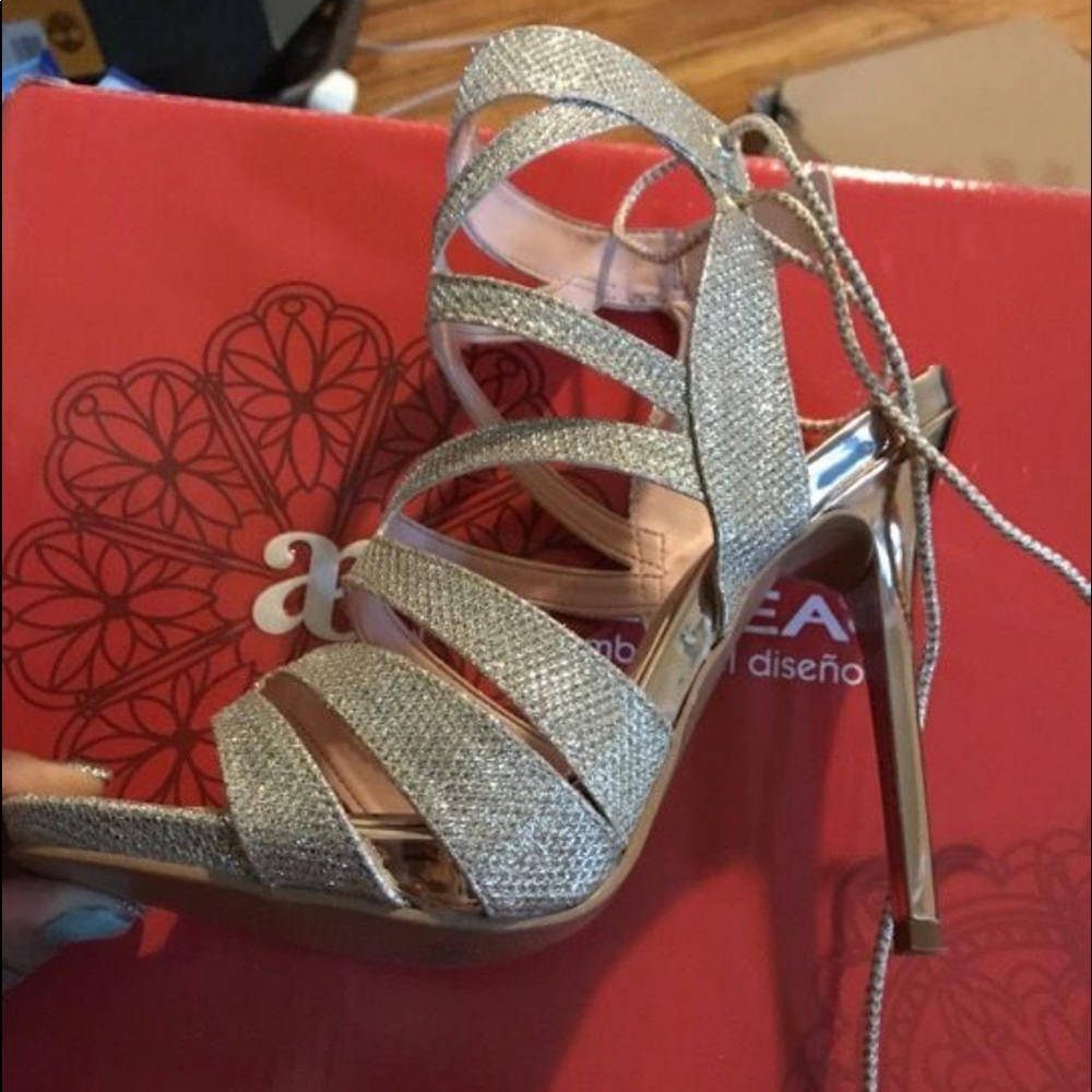 Heels - Picture 2 of 3