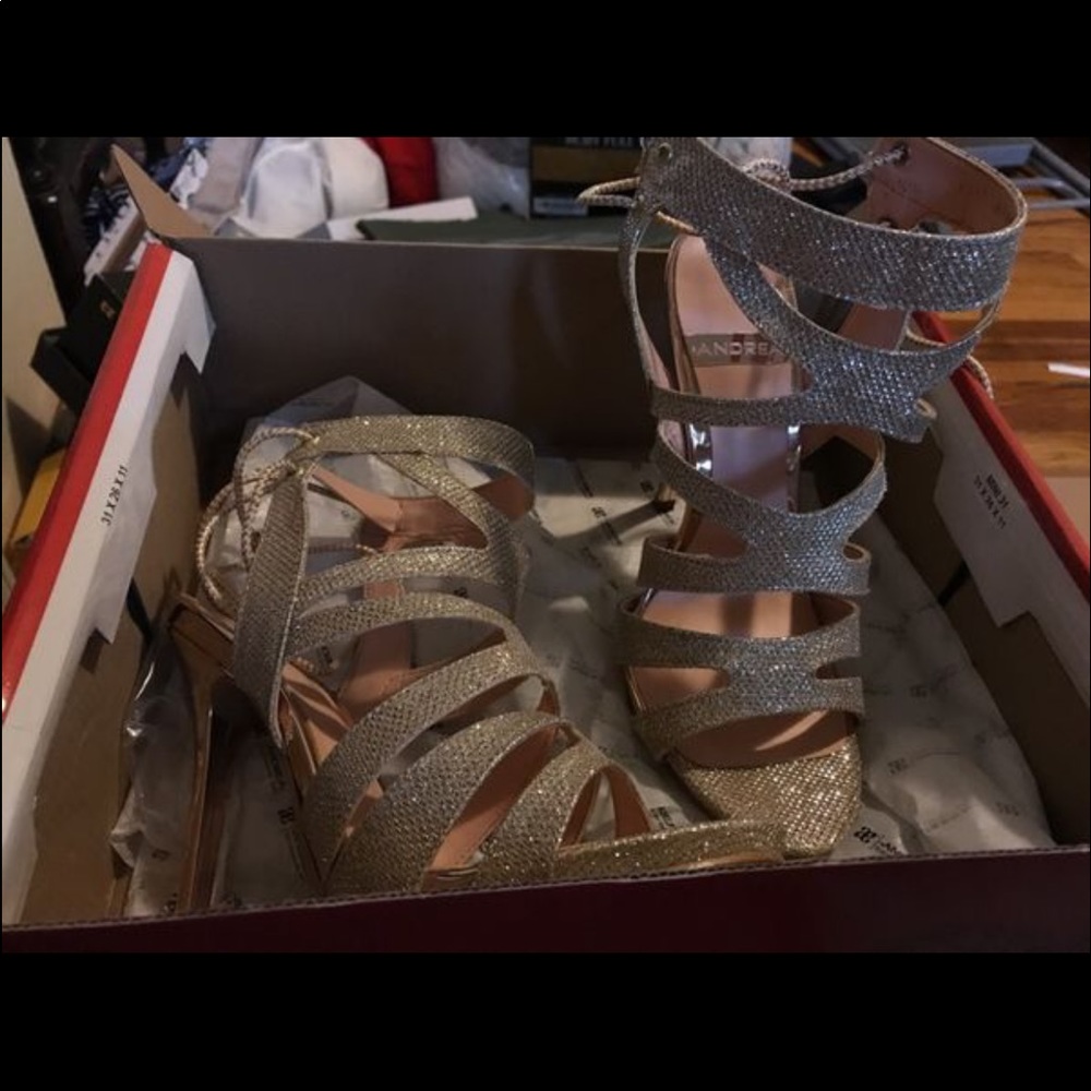 Heels - Picture 3 of 3