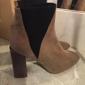 Tan suede booties / ankle boots with block heel