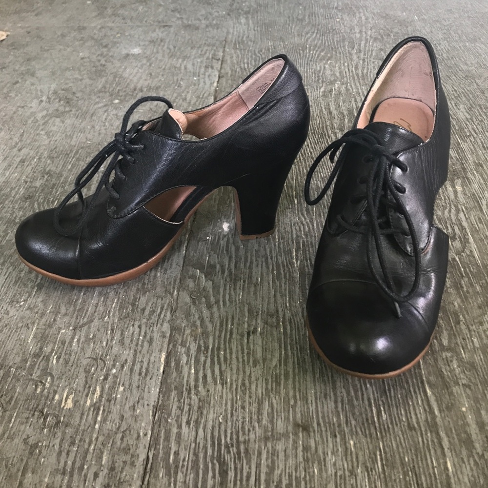 Miz Mooz Black Leather Cut Out Booty Heel 8.5