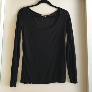 Long sleeve black tee
