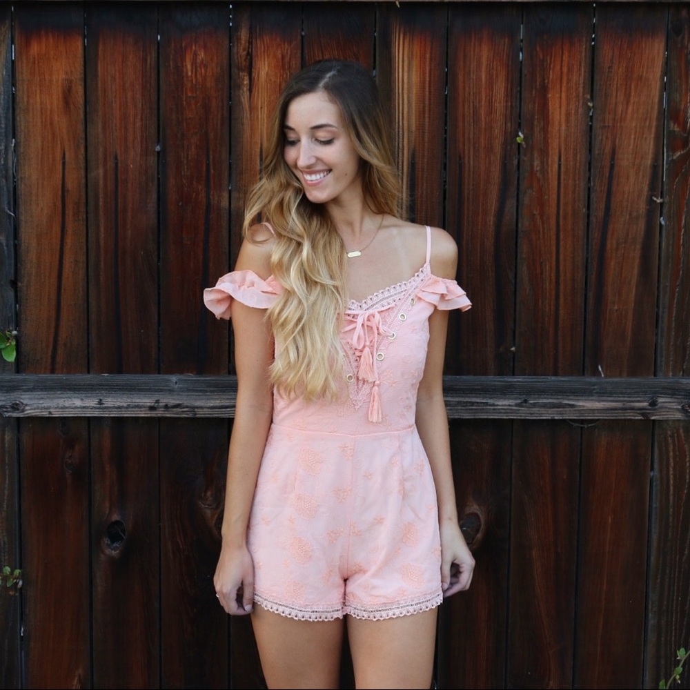peach lace romper - Picture 4 of 5