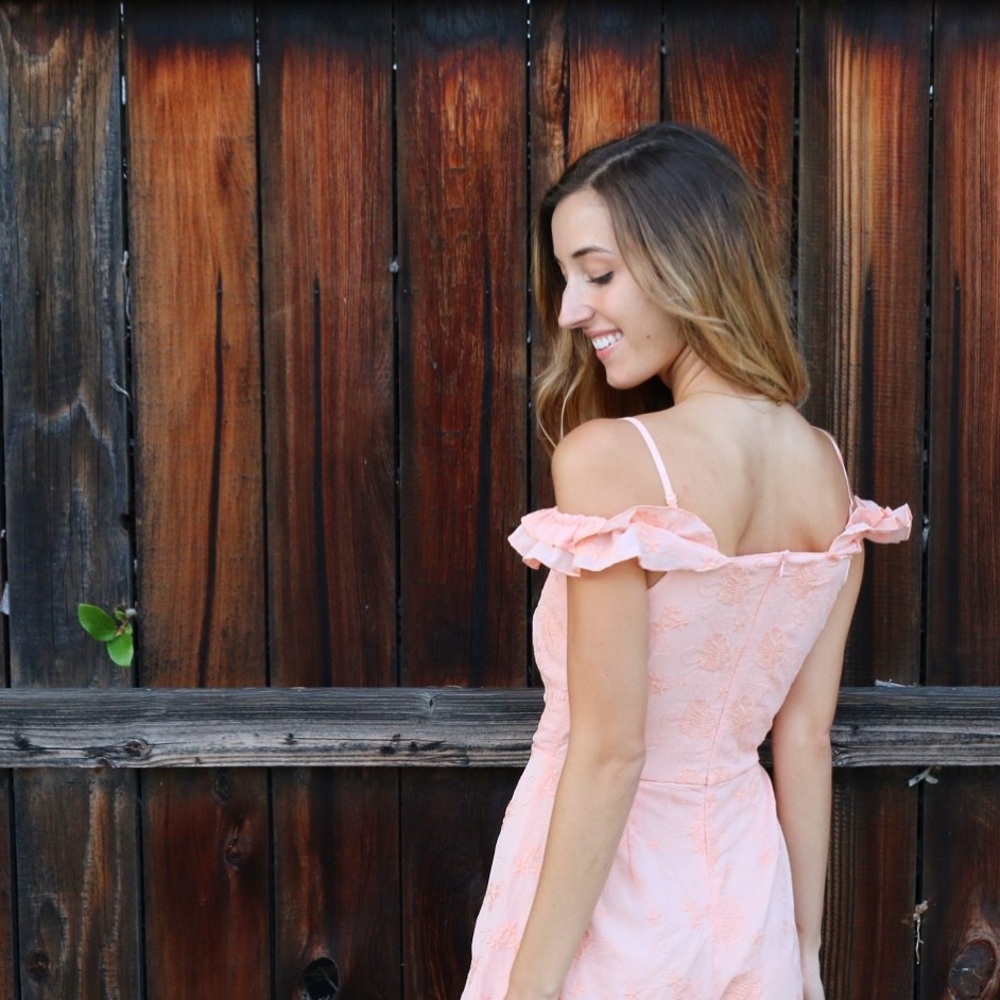 peach lace romper - Picture 5 of 5