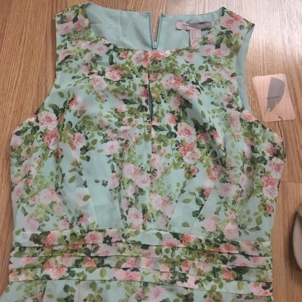 NWT Lovely Floral Dress - Picture 2 of 6