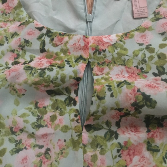 NWT Lovely Floral Dress - Picture 4 of 6