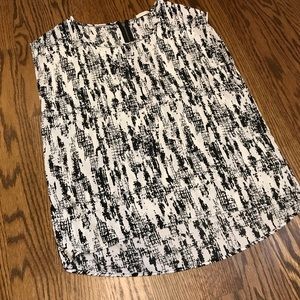 Black and White Printed Hi-Lo Blouse with zipper