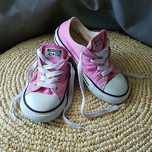 Girl's pink Converse
