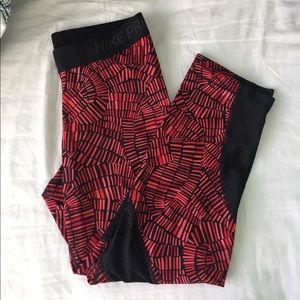 Nike pro red/black cropped leggings