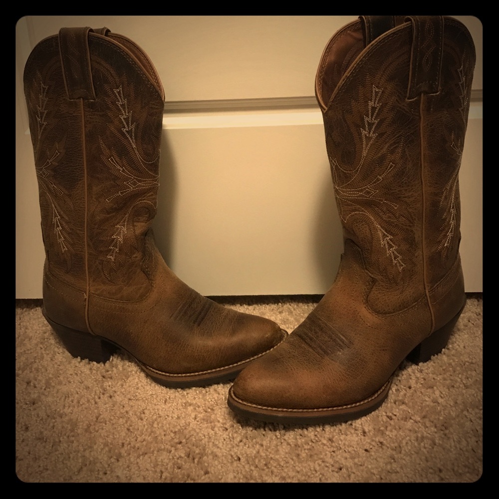 Women's size 7. Justin brown cowgirl boots