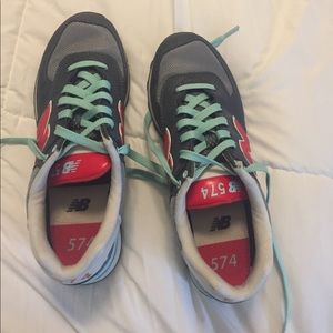 New balance tennis shoes