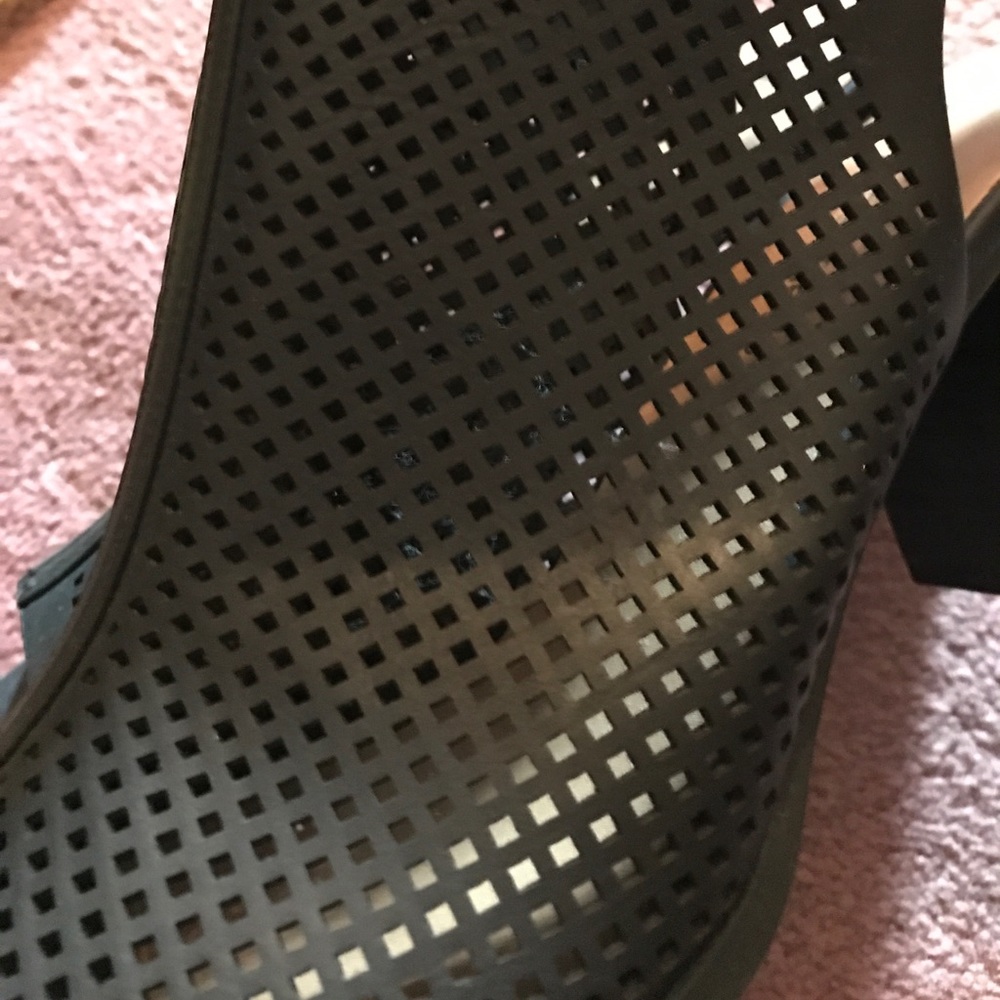 Black open toed heels - Picture 4 of 4