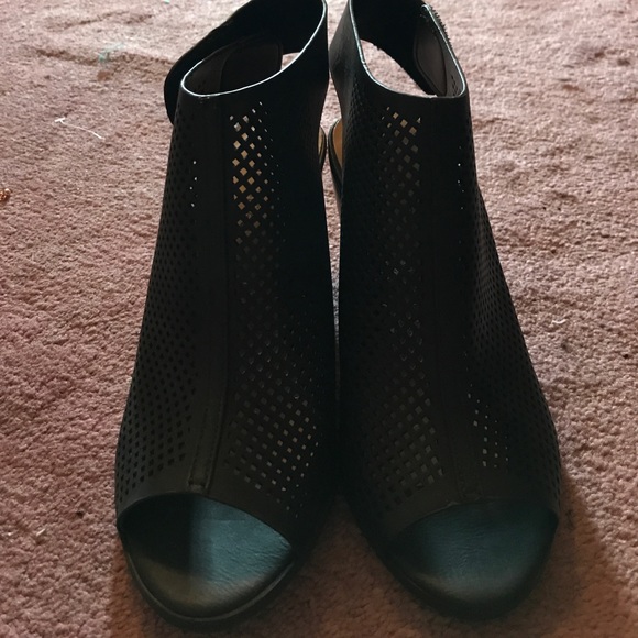 Black open toed heels - Picture 2 of 4