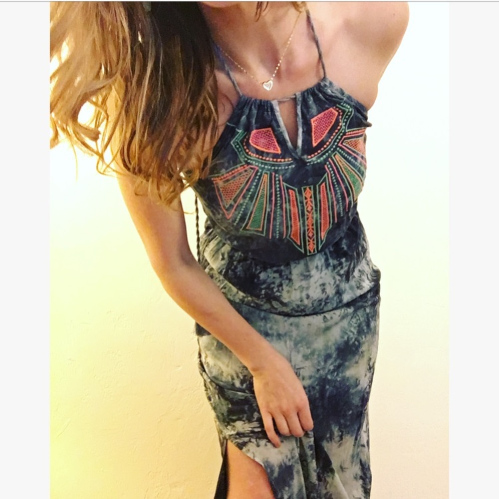 Cute embroidered tie dye maxi dress! 😍