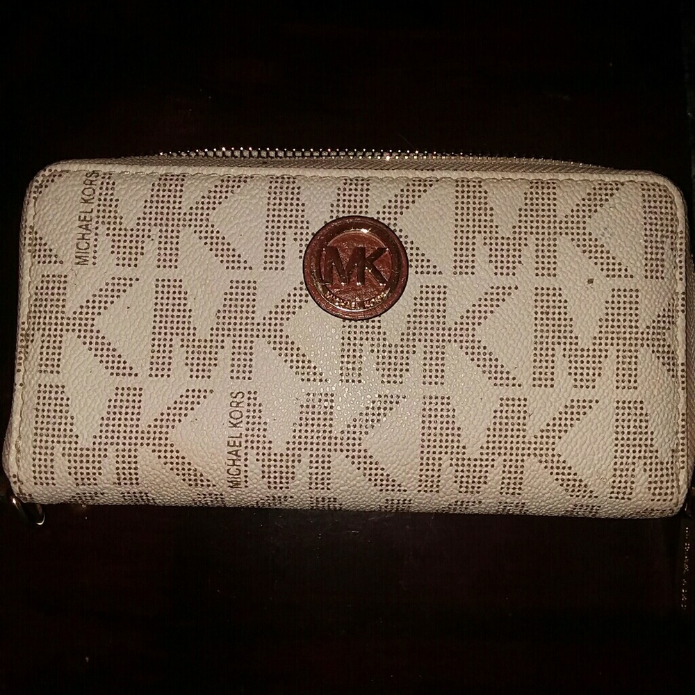 Michael kors vanilla gathering and wallet