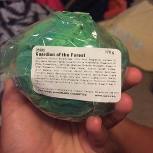 lush bath bomb