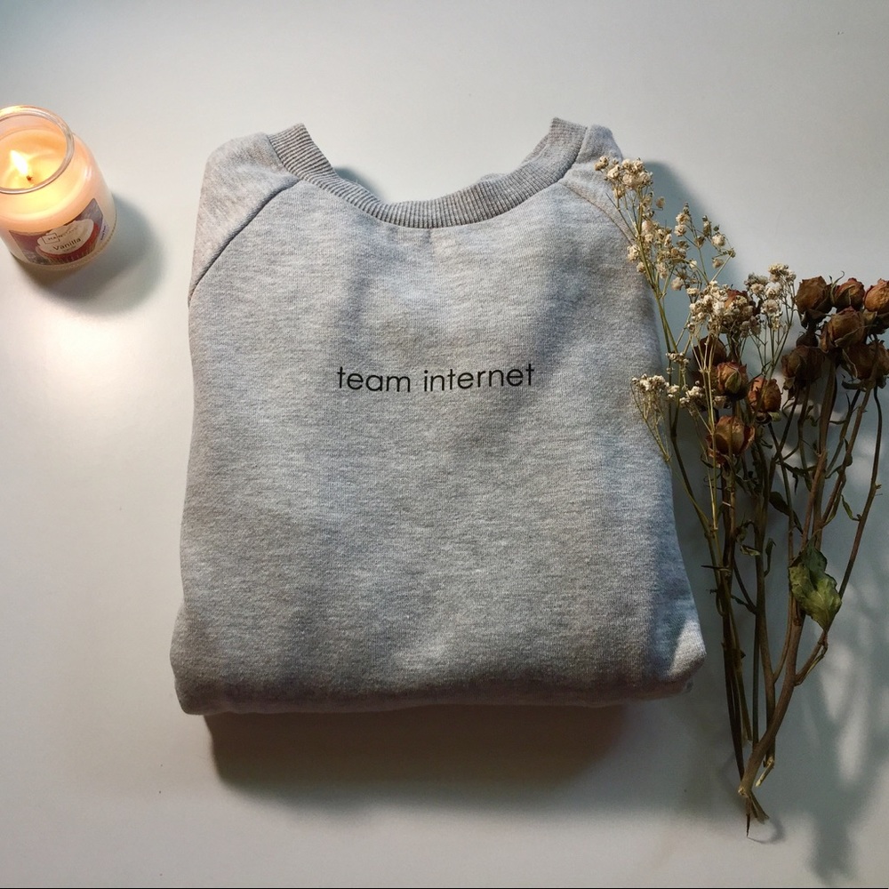 ✨ H&M 'Team Internet' soft light gray sweater ✨ XS