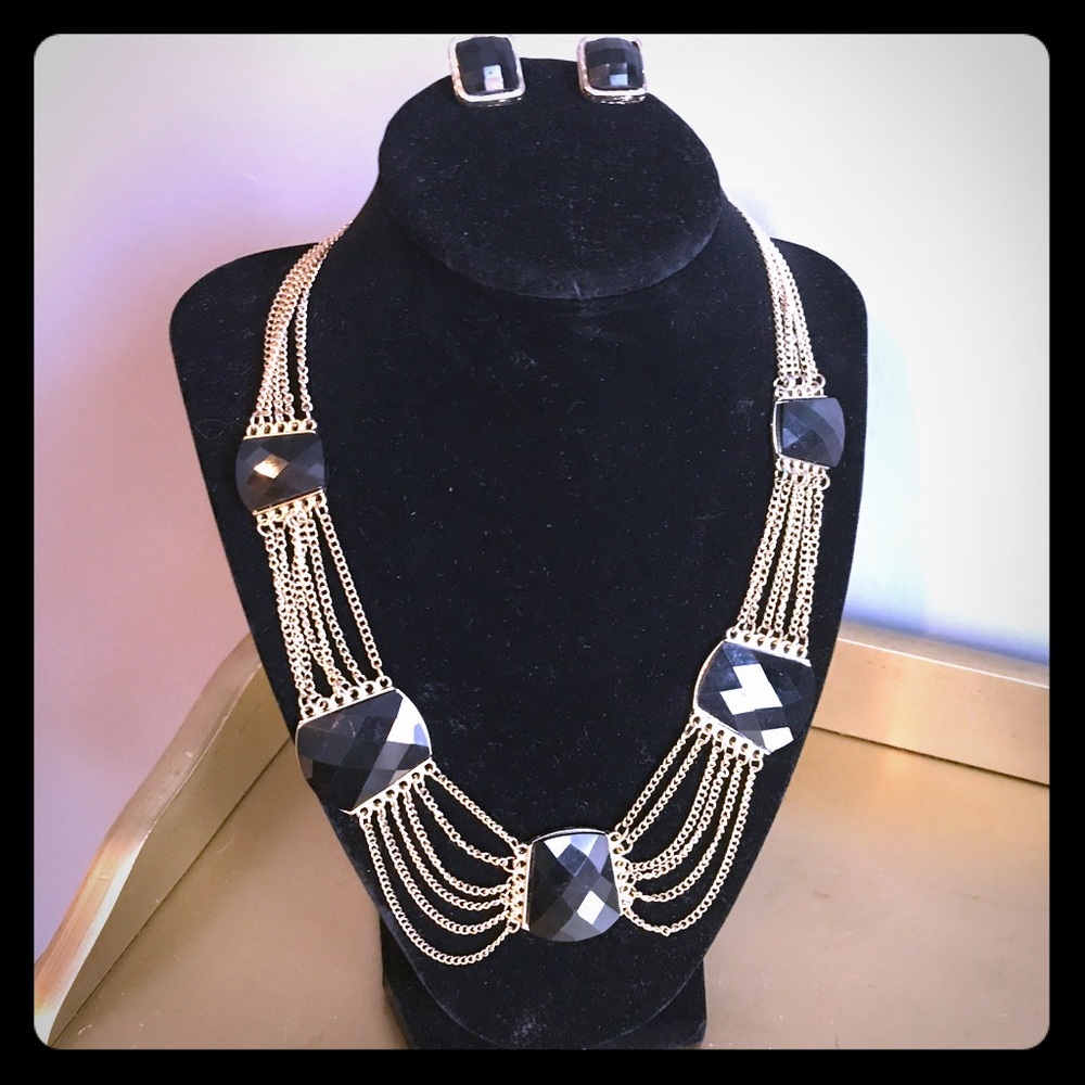 Necklace and earrings set