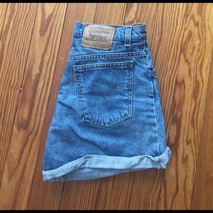 Levi's High rise shorts