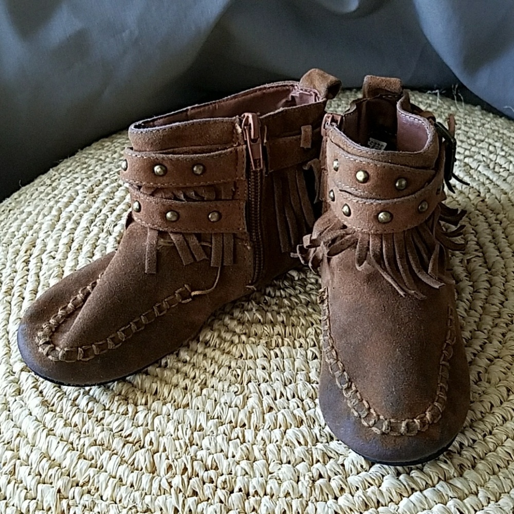 Girl's moccasins