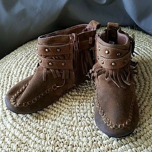 Girl's moccasins