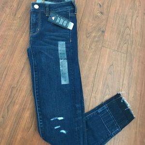 AMERICAN EAGLE LOW RISE DISTRESSED JEGGINGS!!
